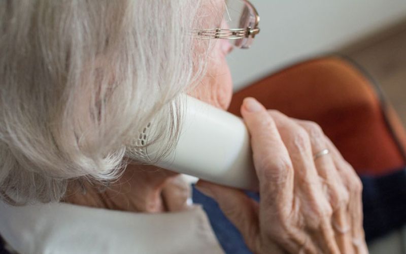 starejši-pomoč-woman-3188744_1280