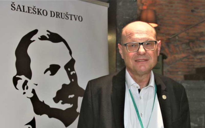 Drago-Martinšek-ob-odprtju-razstave-o-dr