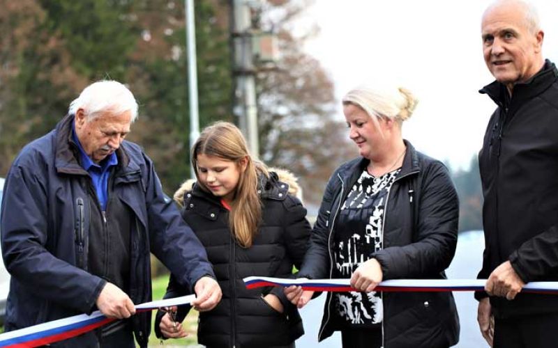 Topolšica-cesta-V-Topolšici-so-predali-namenu-posodobljeno-cesto-in-razsvetljavo-Foto-Jože-Miklav...