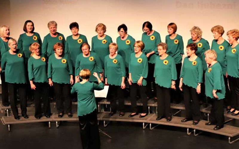 DU-Velenje-Ženski-pevski-zbor-Foto-Jože-Miklavc