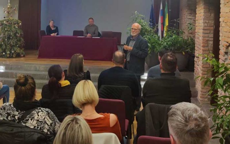 Plavalni-klub-foto-s-skupščine