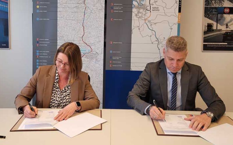 Podpis-pogodbe-za-sklopa-B-in-H(1)