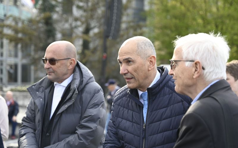 janez janša, jože dežman, shod za slovenijo in resnico.jpg
