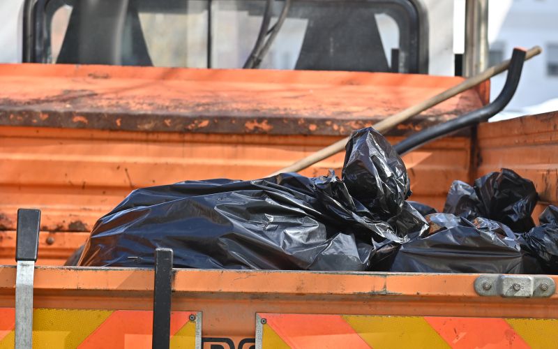 simbolična, komunala-murska-sobota, smeti, komunalni-avto