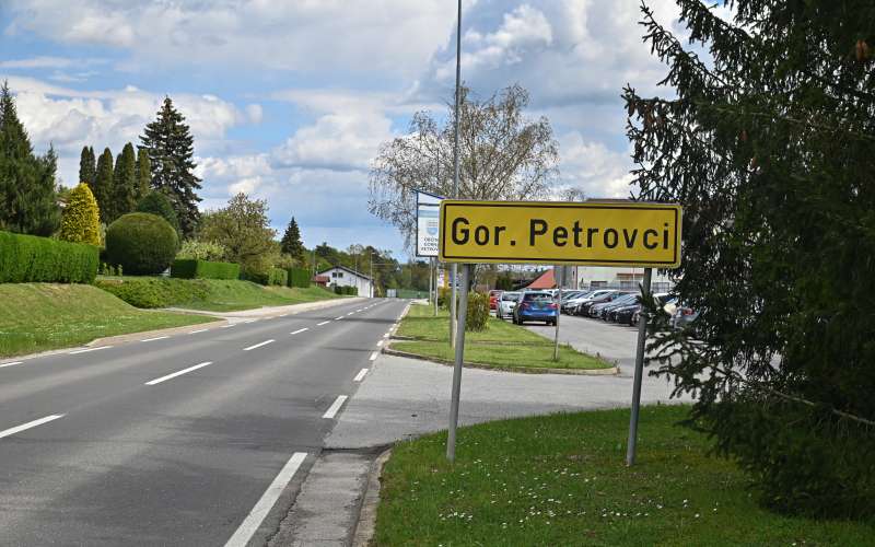 Gornji Petrovci, simbolična