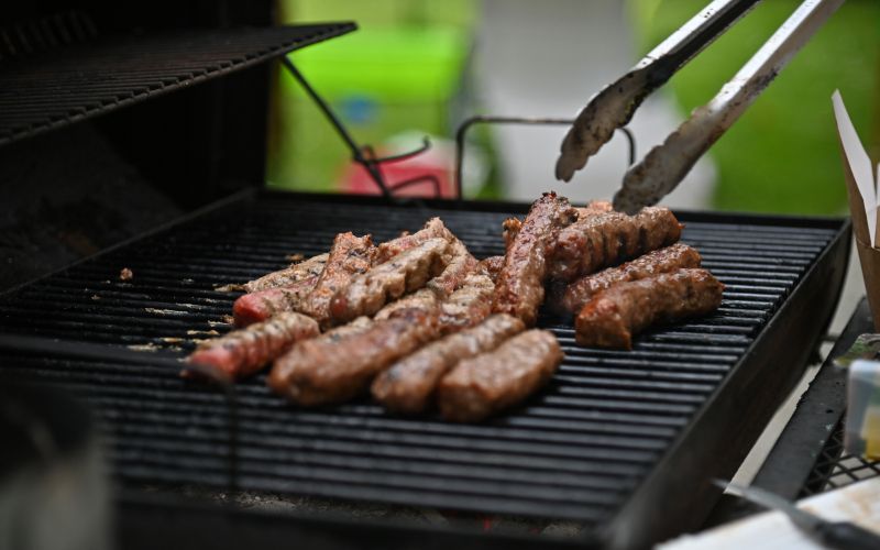 simbolična, grill, žar, piknik, čevapčiči