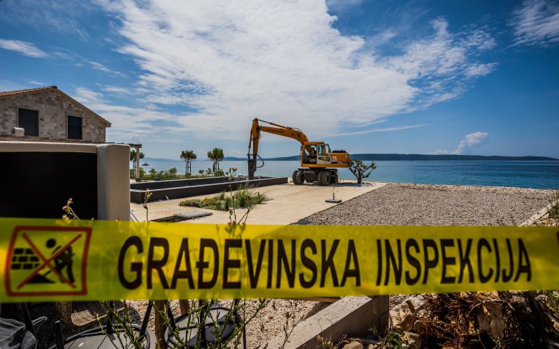 rušenje, črna-gradnja, otok-čiovo, hrvaška
