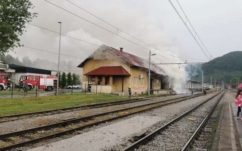 požar, skladišče, železniška, sevnica.jpg