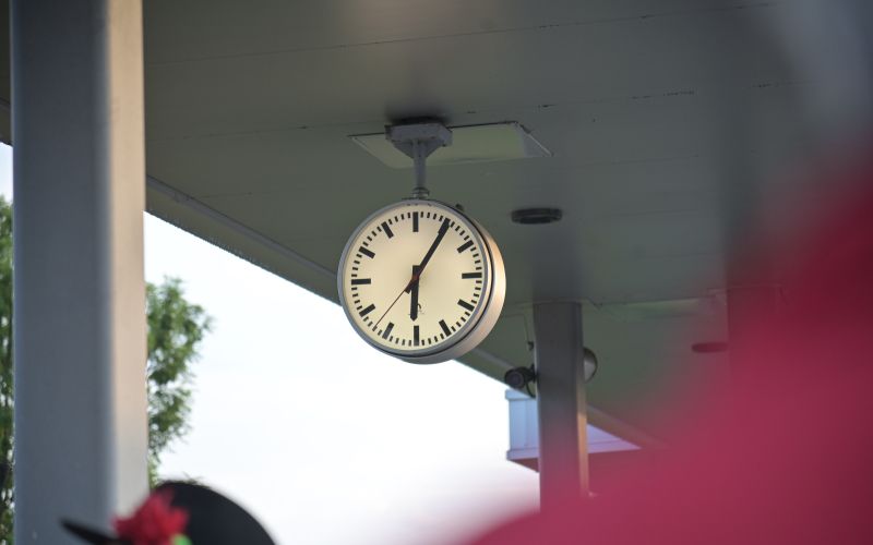 simbolična, železniška-postaja, ura, peron