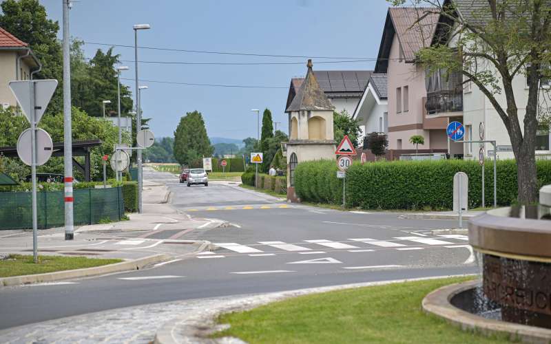 simbolična, tišina, krožišče, rondo, cesta, občina, upravna-enota