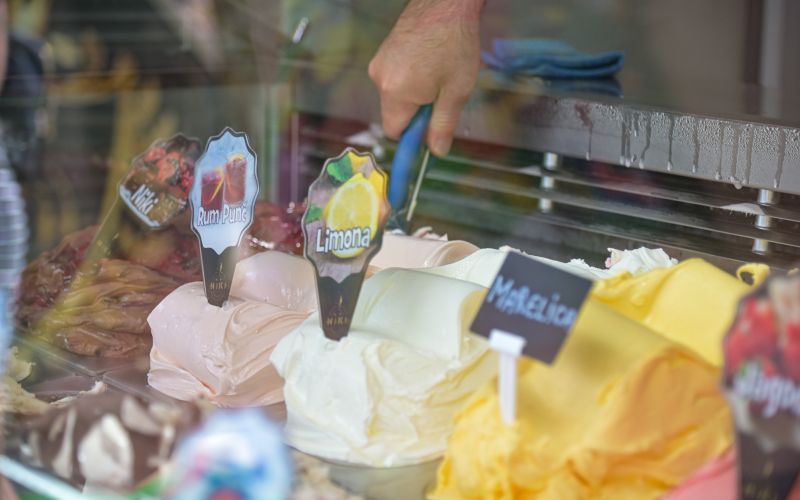 simbolična, sladoled, slaščičarna