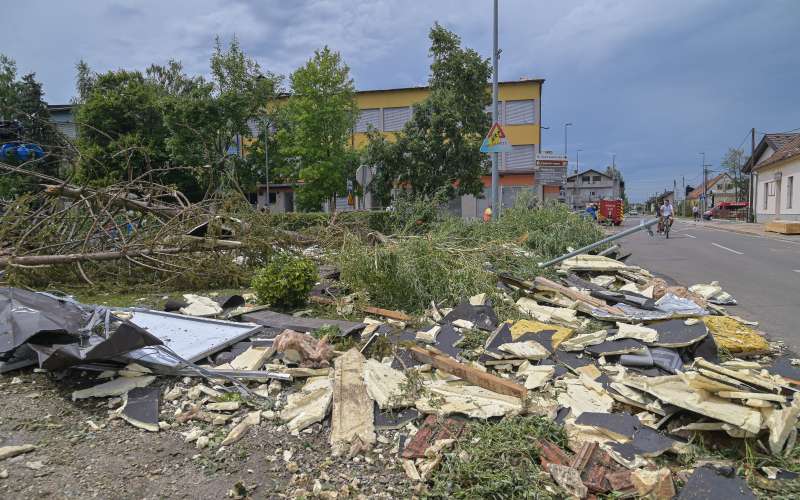 turnišče, neurje-julij-2023, planika, odkrite-strehe, vreme-toča-neurja, gasilci, civilna-zaščita