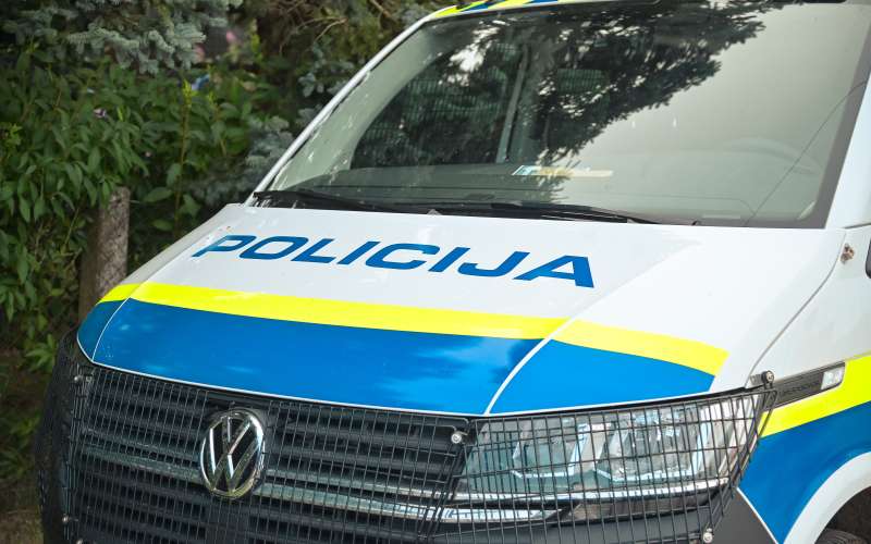 simbolična, policija, prometna-enota, policijska-enota-s-službenimi-psi