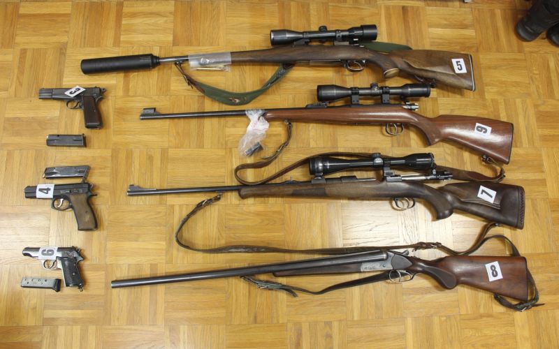 zaplenjeno orožje.JPG