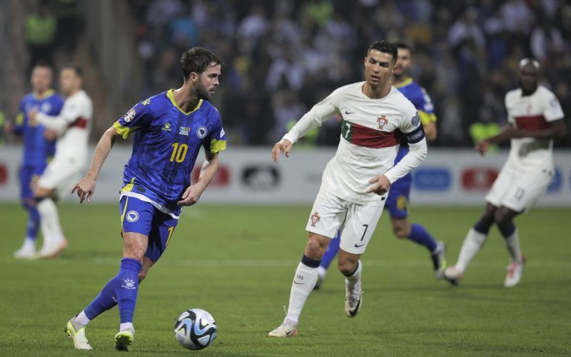 pjanic ronaldo.jpg