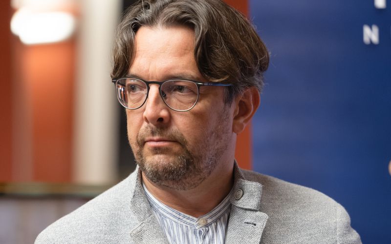 Marko Hribernik: Umetniški direktor SNG Opera in balet Ljubljana, ki sodeluje z orkestri doma in v t