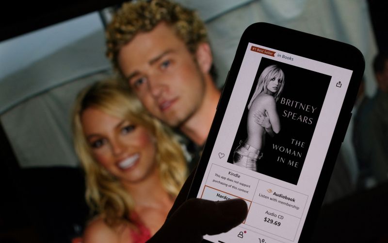 Britney Spears v svoji avtobiografiji "The Woman in Me" razkriva intimne detajle svojega razmerja z