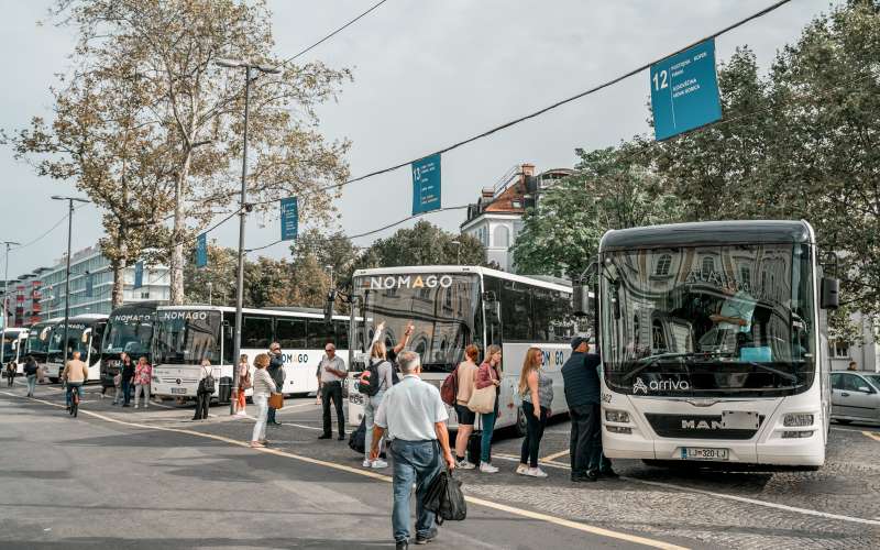 avtobusna postaja ljubljana, avtobus, potniki