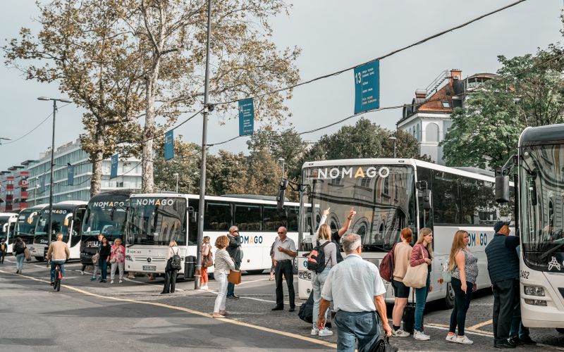 avtobusna postaja ljubljana, avtobus, potniki