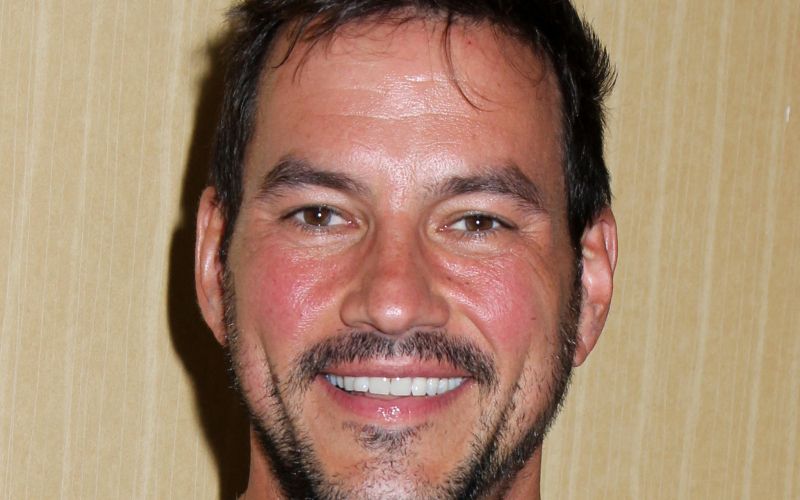 Priznani igralec Tyler Christopher je preminil pri 50 letih zaradi srčnega napada.