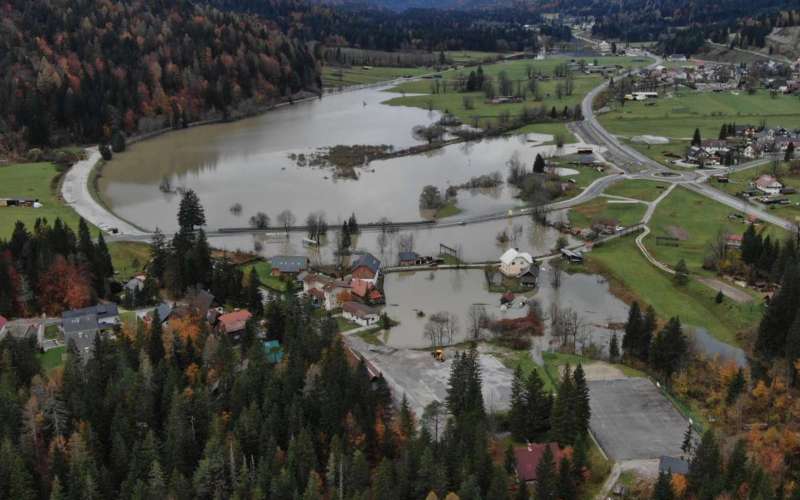 jezero ledina