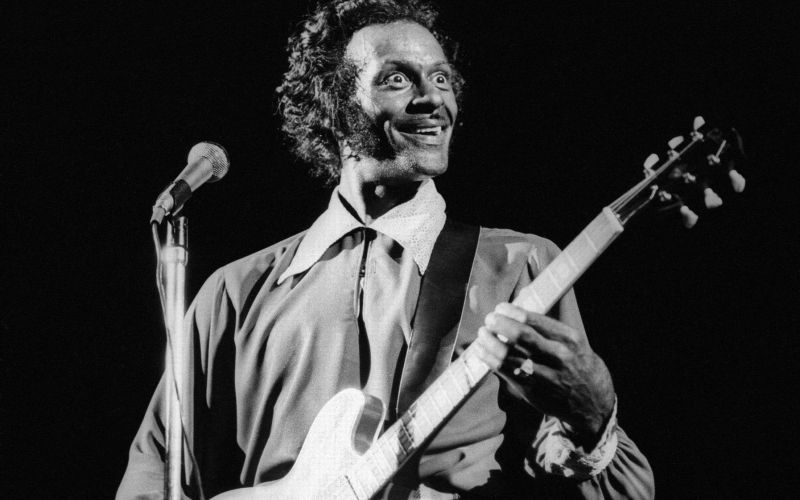 Berry je ni bil le oče, tudi živel je rock and roll, skupaj s seksom in drogami. Njegovih ekscesov j