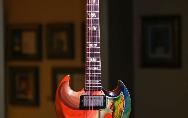 eric-clapton-guitar.jpg