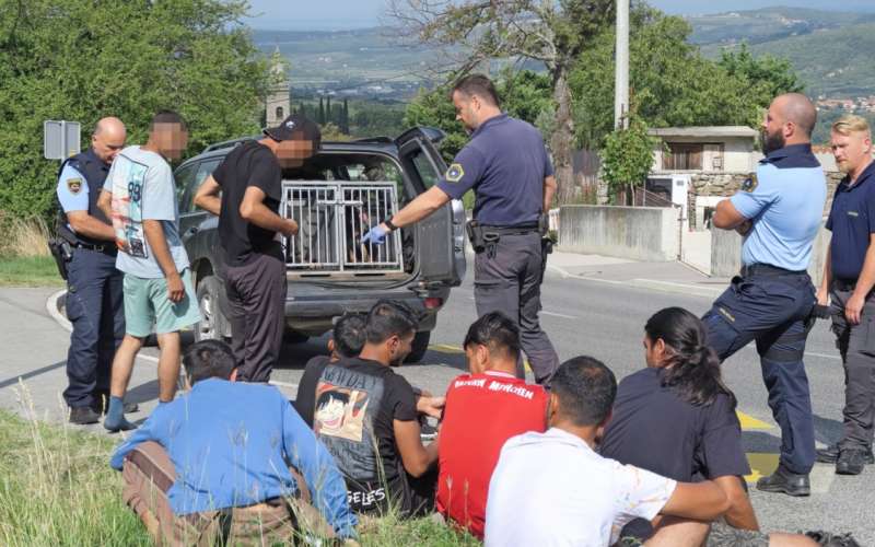 migranti, primorska, policija