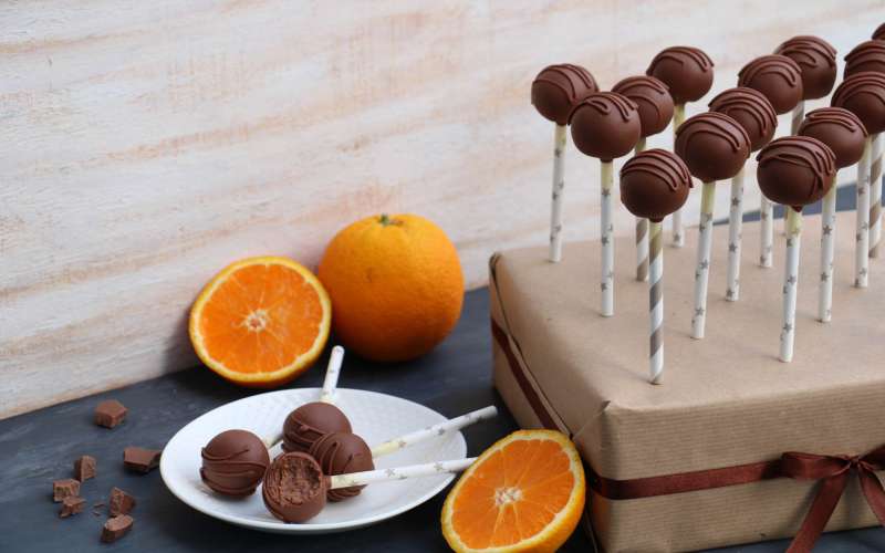 moj naj recept čokoladni cakepopsi s pomarančo in cimetom (23).jpg