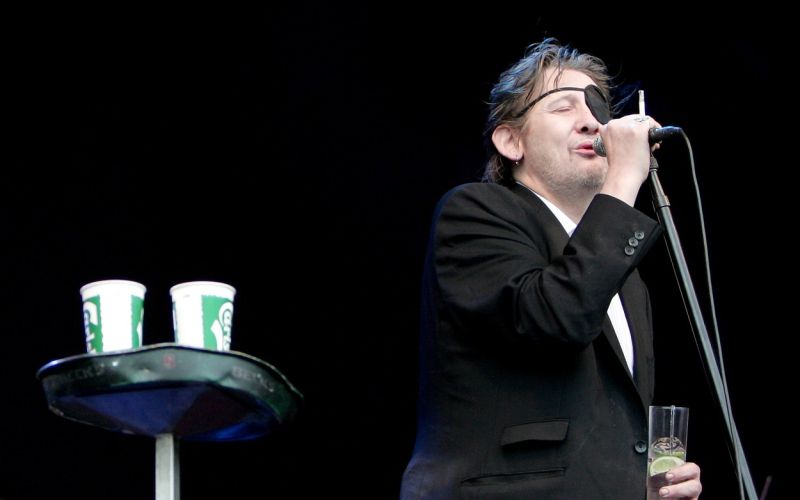 Shane MacGowan je bil ena največjih ikon irske glasbe in tudi alkohola.