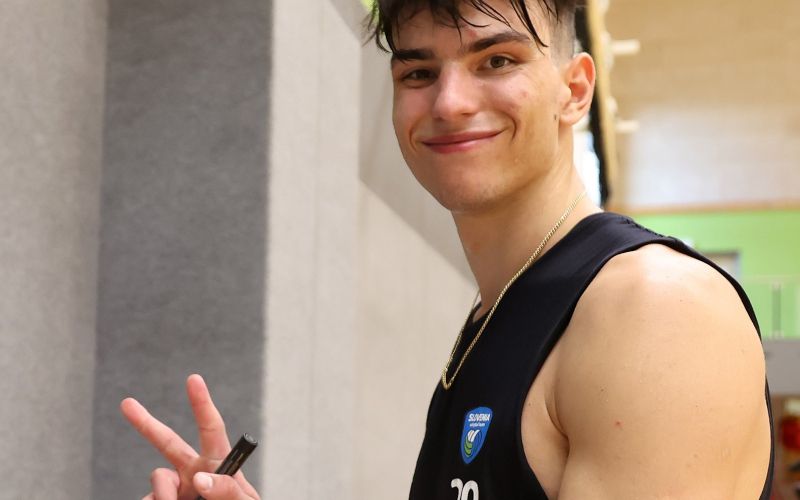 nik mujanovic.JPG