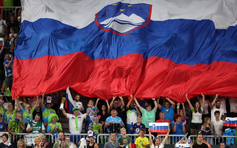 slovenija navijaci.JPG