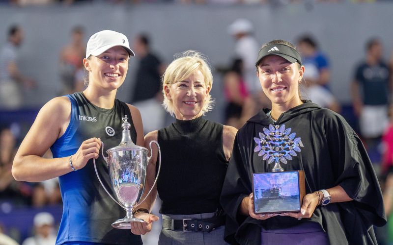 Iga Swiatek Chris Evert Jessica Pegula pm 23.jpg