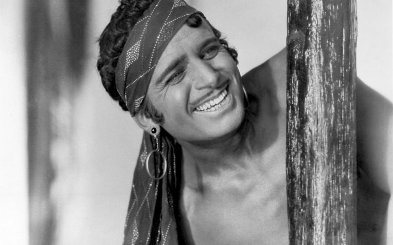 Douglas Fairbanks je bil prvi superzvezdnik in iznajditelj pustolovskih filmov. Fotografija iz filma