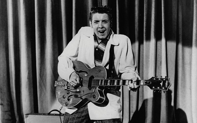 Eddie Cochran je imel zelo kratko, a silno ustvarjalno kariero. Pri 21, ko je umrl v prometni nesreč