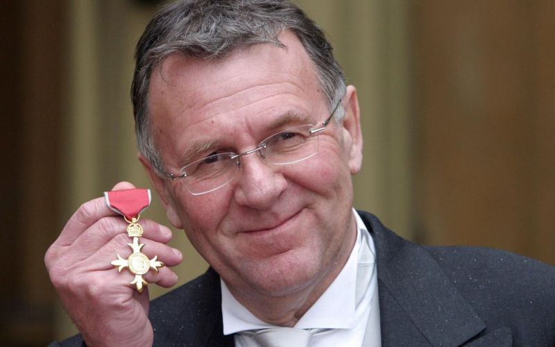 Dva dni pred koncem lanskega leta se je poslovil angleški igralec Tom Wilkinson, star je bil 75 letg