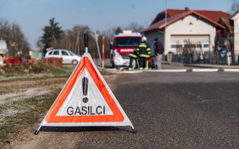 simbolična, ogenj, gasilci, zapora-ceste, požar
