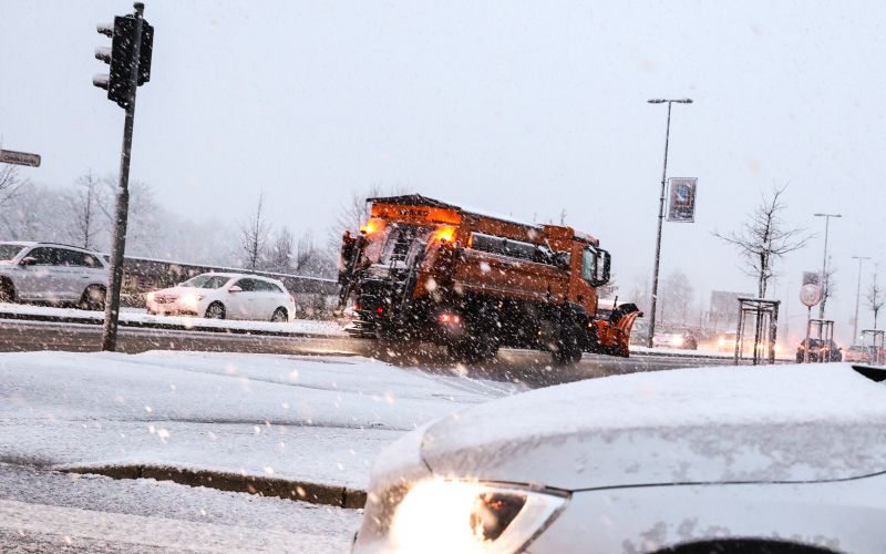 sneg, pluženje, sneženje, promet