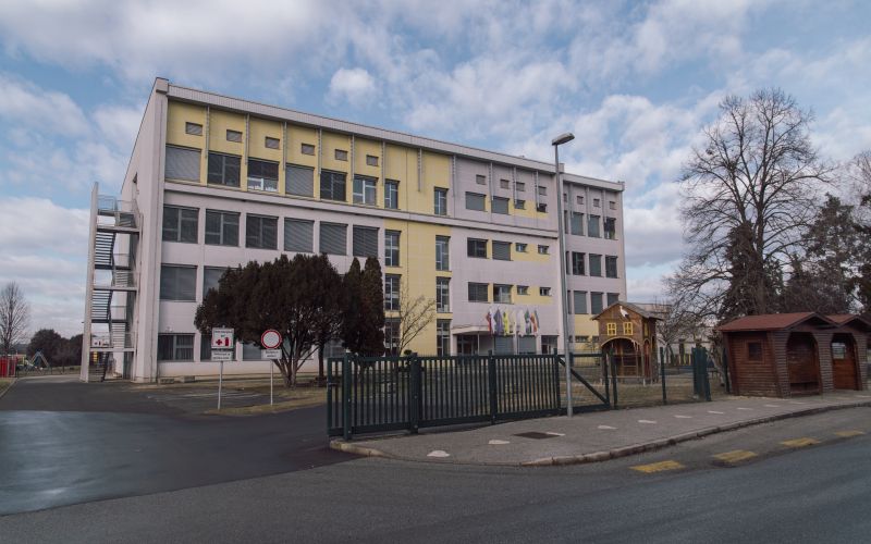 simbolična, osnovna-šola-tišina