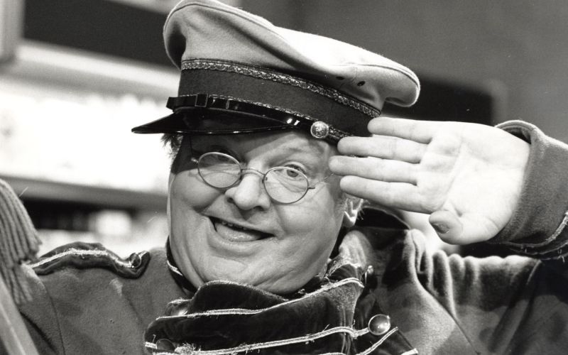 Legendarni Benny Hill bi pred tremi tedni dopolnil 100 let.
