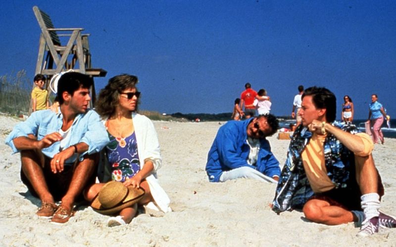 Zaključek prvega filma, ko Richard, Gwen in Larry sedijo na plaži, Bernie prileti na glavo k njim na