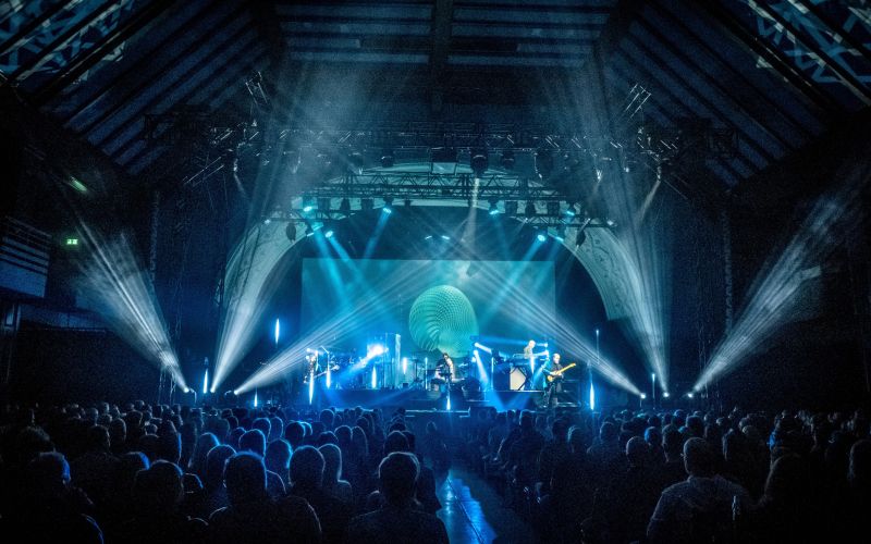 Neo-prog skupina Marillion že skoraj pet desetletij ohranja žanr in je tudi pionir na področju finan