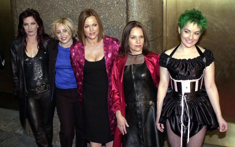 The Go-Go's na koncertu v čast Briana Wilsona 2001.