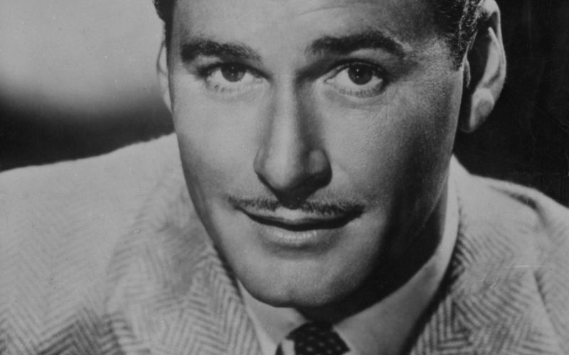 Errol Flynn, razvpiti ameriški zapeljivec avstralskega rodu.