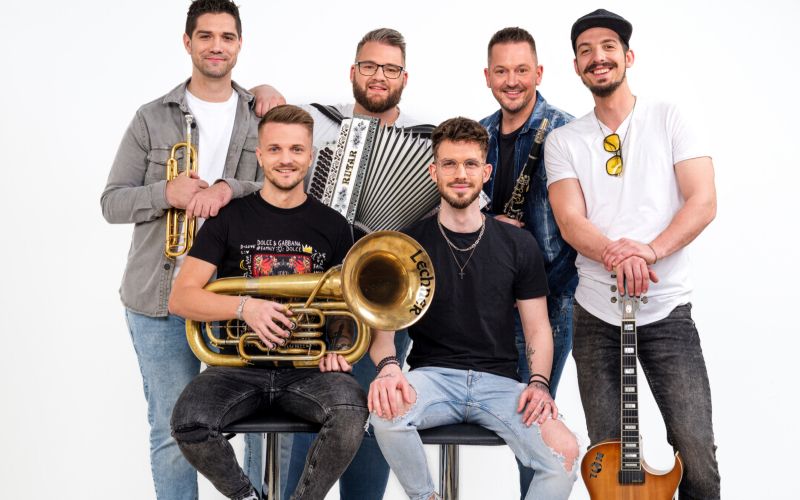 Poskočni in Nick Domes