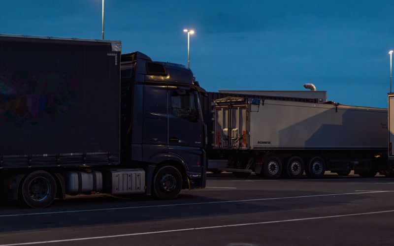 simbolična, postajališče-za-tovorna-vozila, tovornjake, tovornjak, parkirišče, prevozništvo