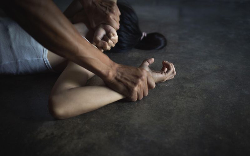 posilstvo nasilje moški dekle