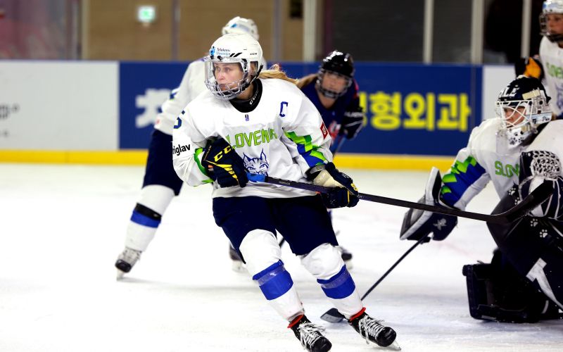 pia pren hokej ženska reprezentanca.jpg