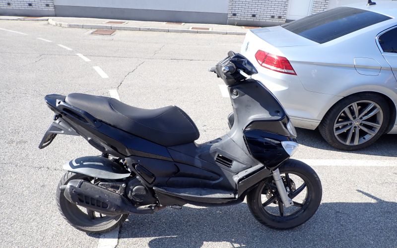 predelan moped, maribor.jpg