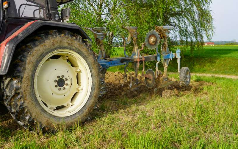 kmetijstvo, poljedeljstvo, njive, traktor, gnojenje